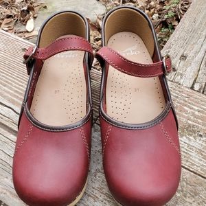 Dansko Marcelle Woodgrain Mary Jane Red Oiled Clog